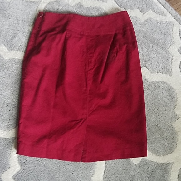The limited cranberry pencil skirt size 0 - Picture 2 of 5
